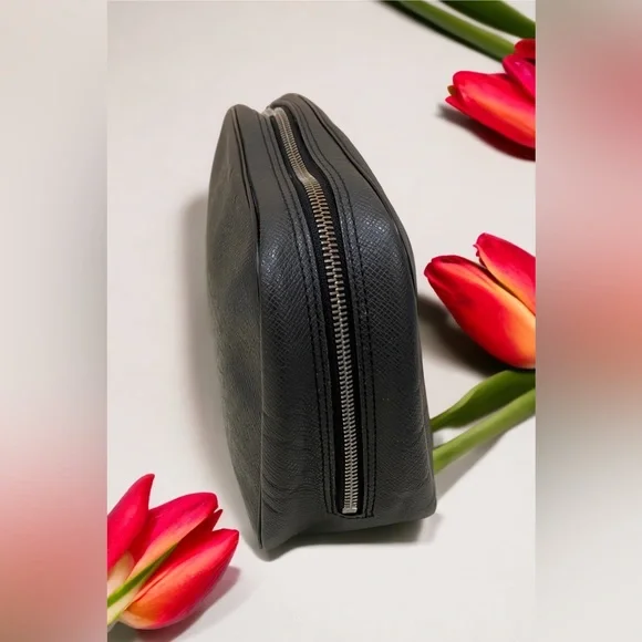 Louis Vuitton Toiletry Pouch Taiga Leather GM Black